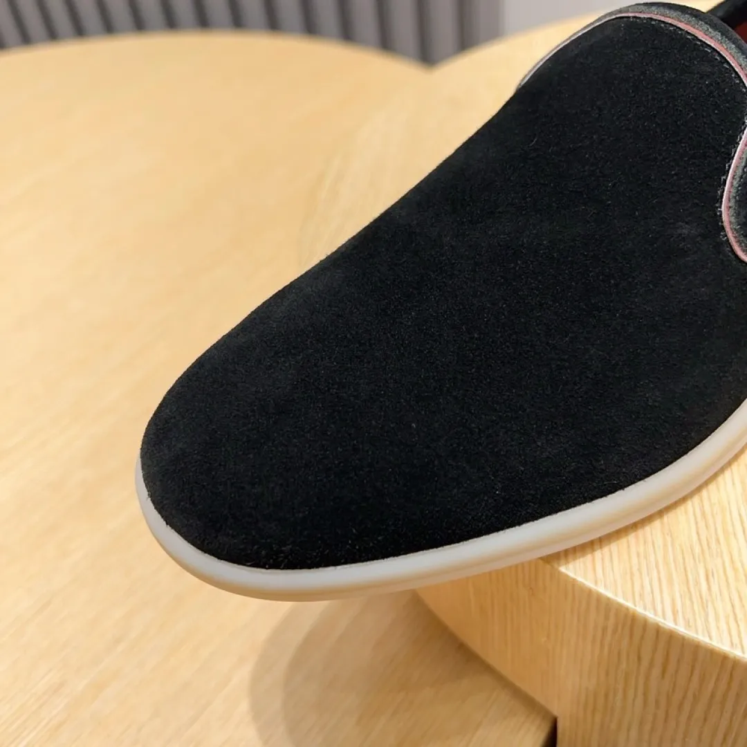 Men's shoes 400💰[loro piana] 2025 new moccasins, popular casual sneakers for street men. The shoes are made of first-layer suede leather uppers with rubber soles, a classic. The complex craftsmanship and meticulous structure make the shoes light and soft, allowing you to walk comfortably and freely. Perfect for summer wear. Yardage: 38-45.